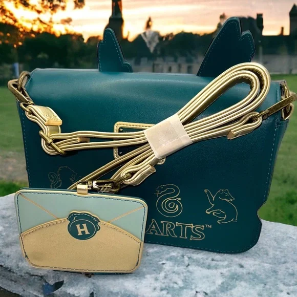 Harry Potter Golden Hogwarts Castle Crossbody Bag& Accordion Wallet - Picture 3 of 8